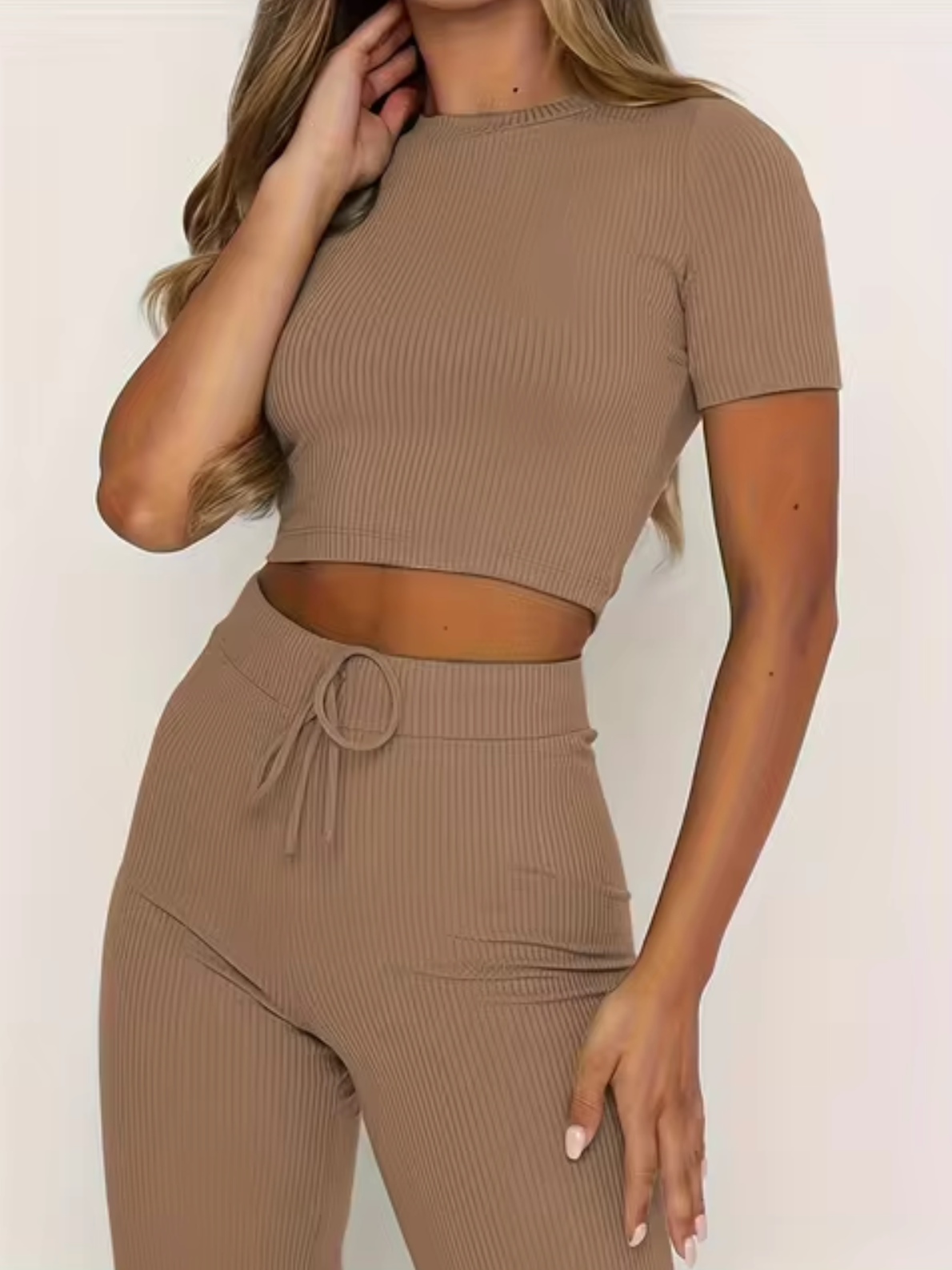 Conjunto Deportivo Top Corto y Pantalón