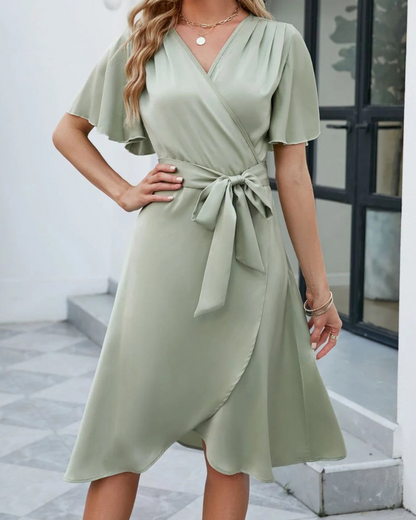 Vestido Campana Corto con Cinturón Adornado