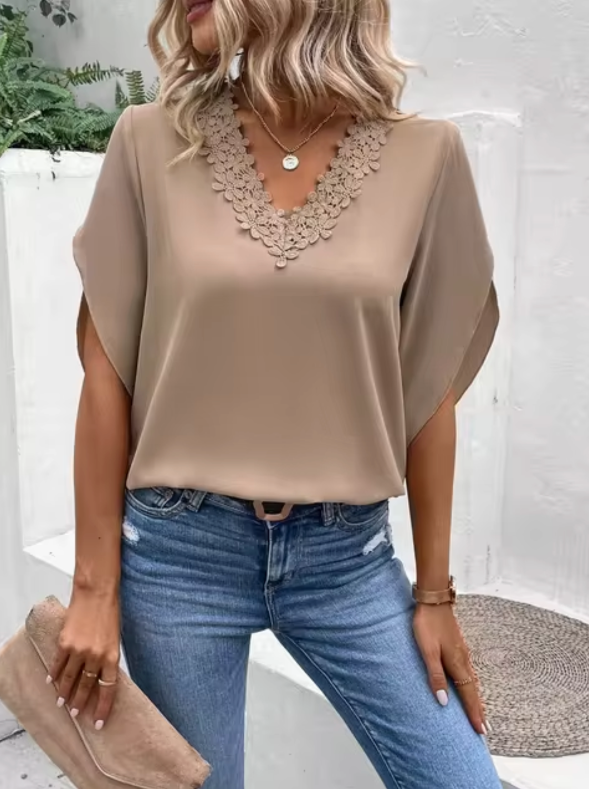 Camisa Encaje Elegante con Escote V