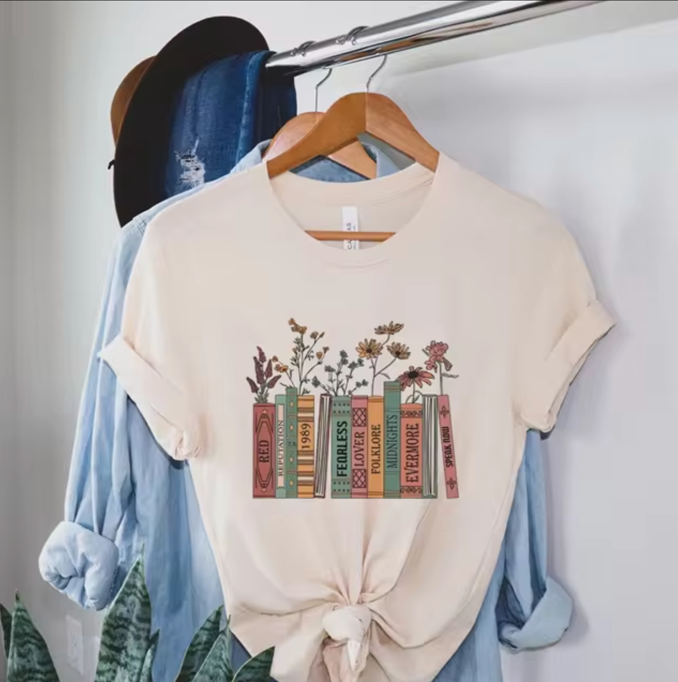 Camiseta Estampada Libros y Flores Fem