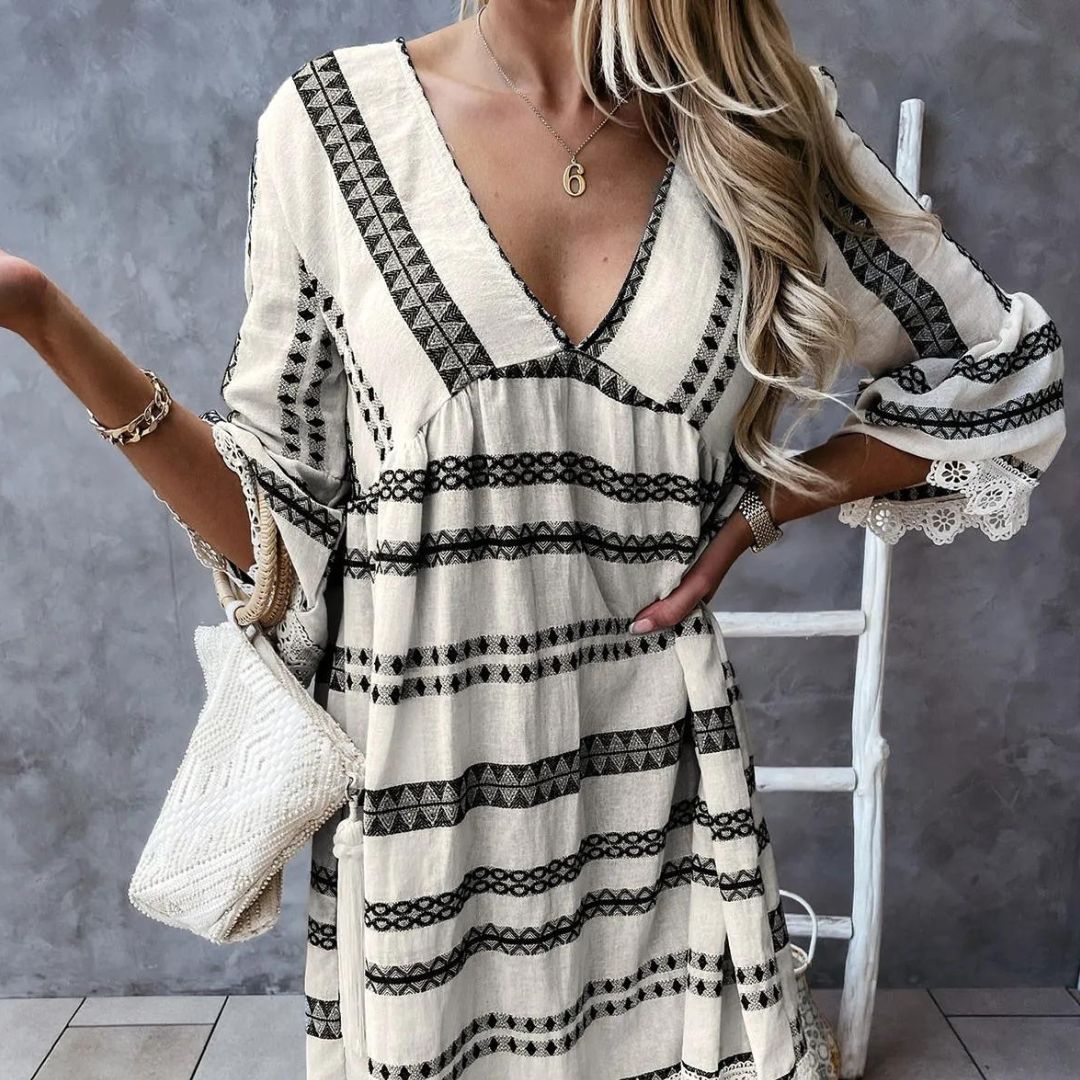 Vestido de Encaje Estampado Floral con Escote en V - Vestiria