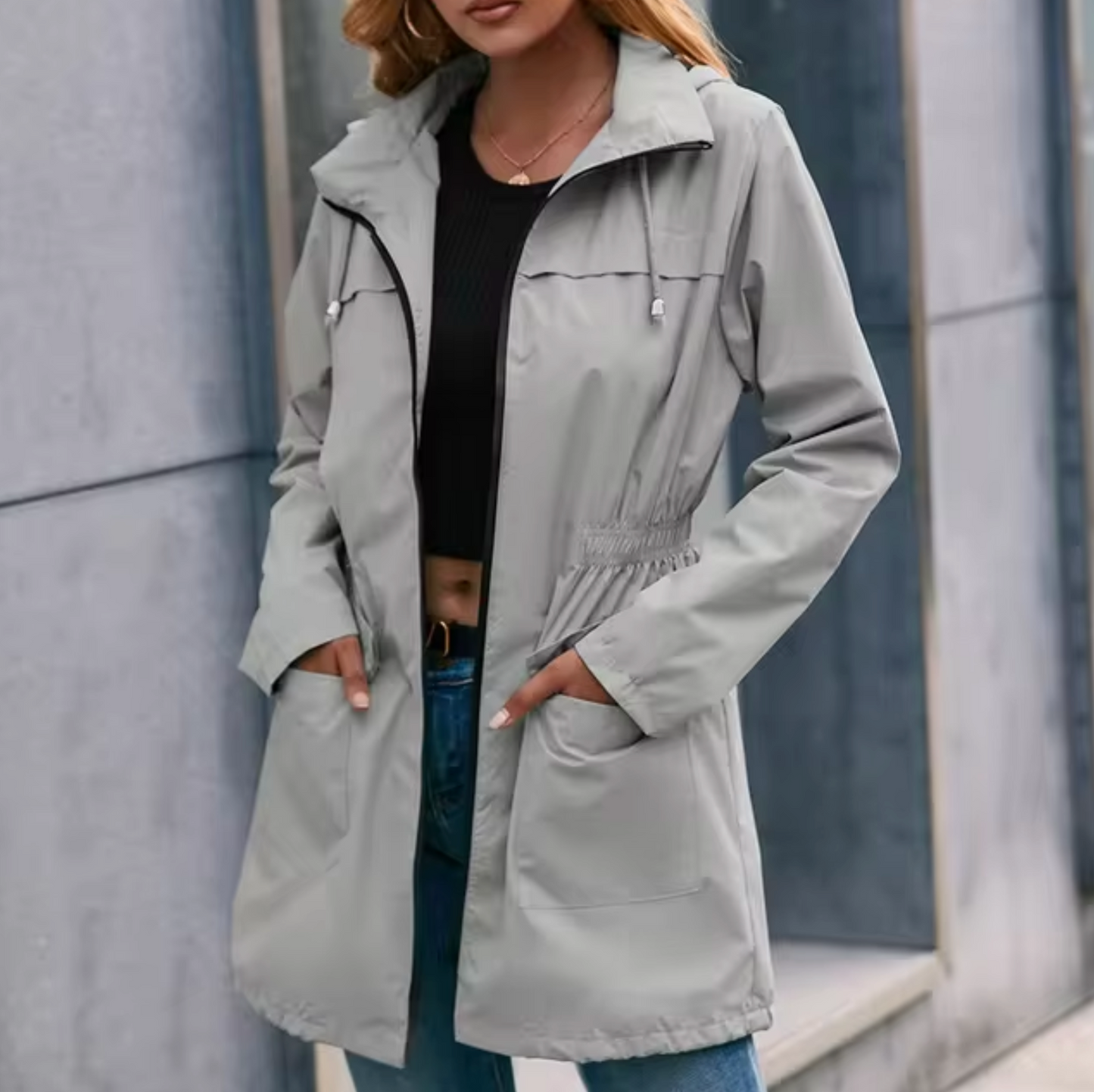 Chaqueta deportiva con capucha casual