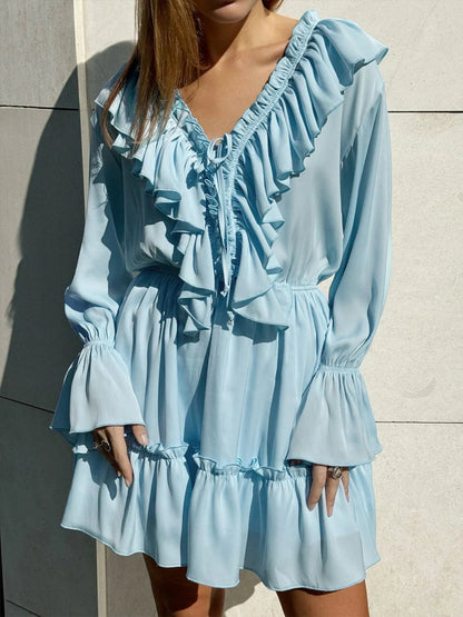 Vestido Corto Elegante con Volantes - Vestiria