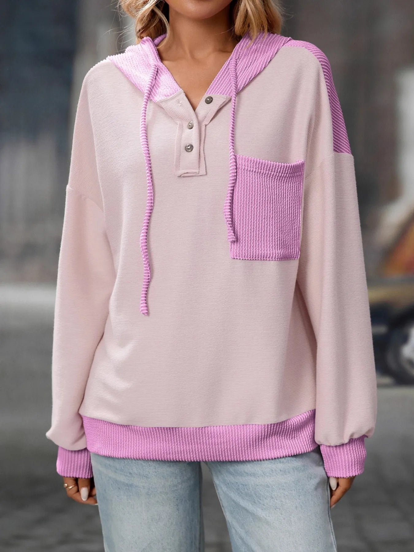 Chaqueta casual con capucha y cierre ajustable