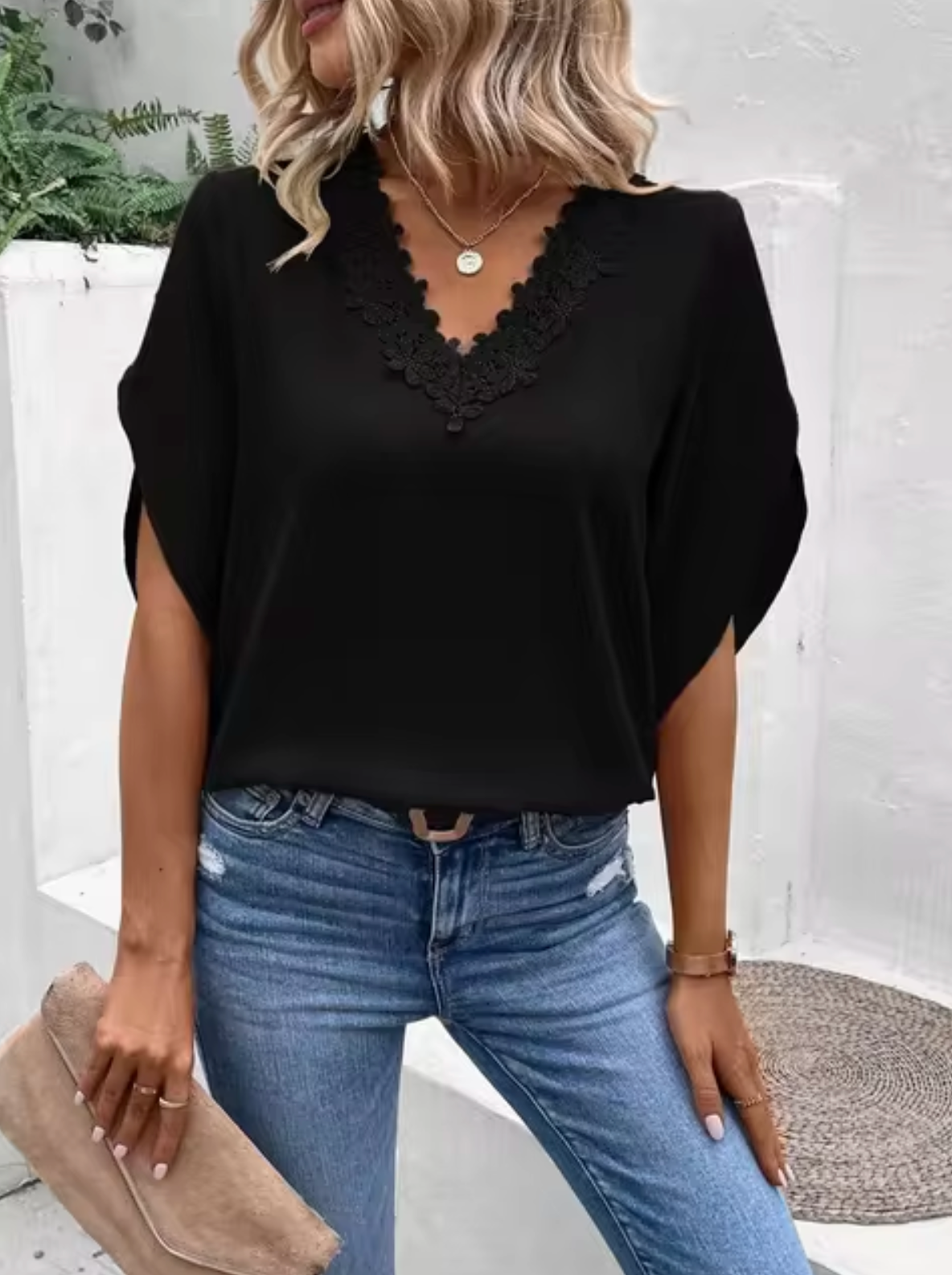 Camisa Encaje Elegante con Escote V