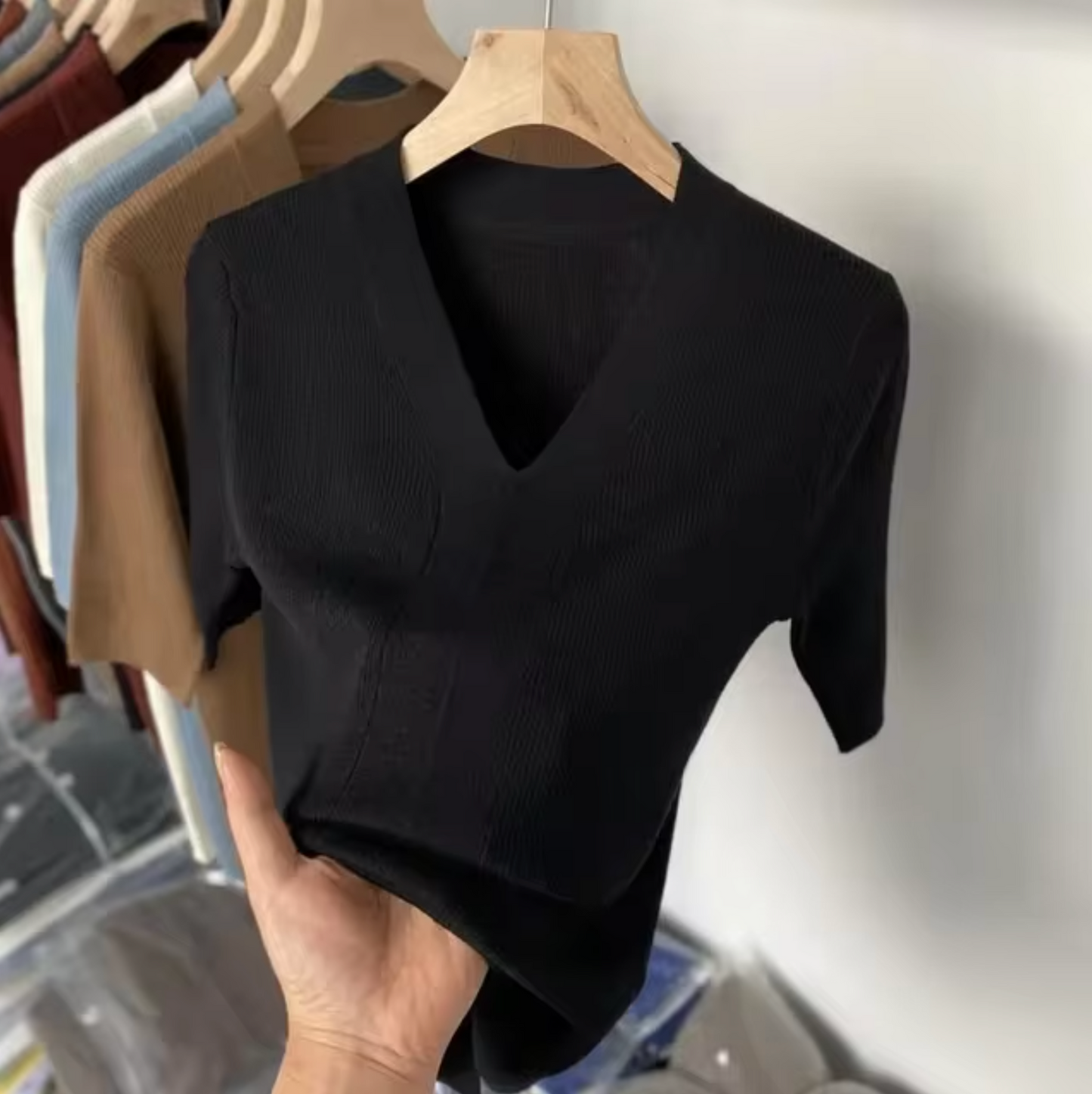 Camisa de punto cuello en V suave