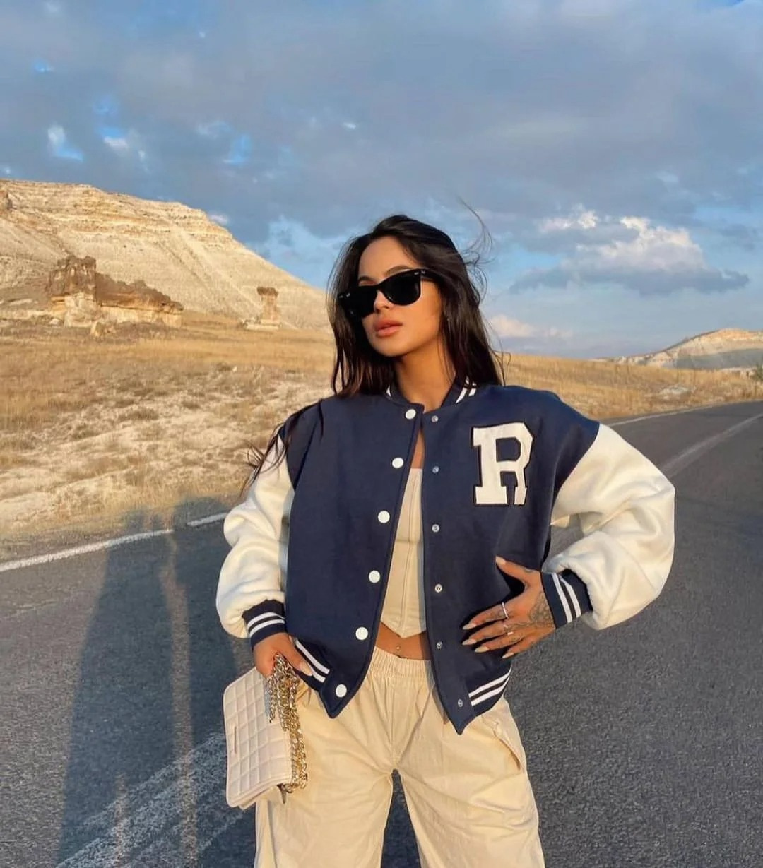 Chaqueta Varsity Estampada Mujer Deportiva