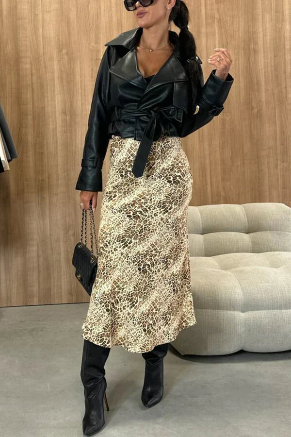 Falda de talle alto con estampado animal elegante y atrevido