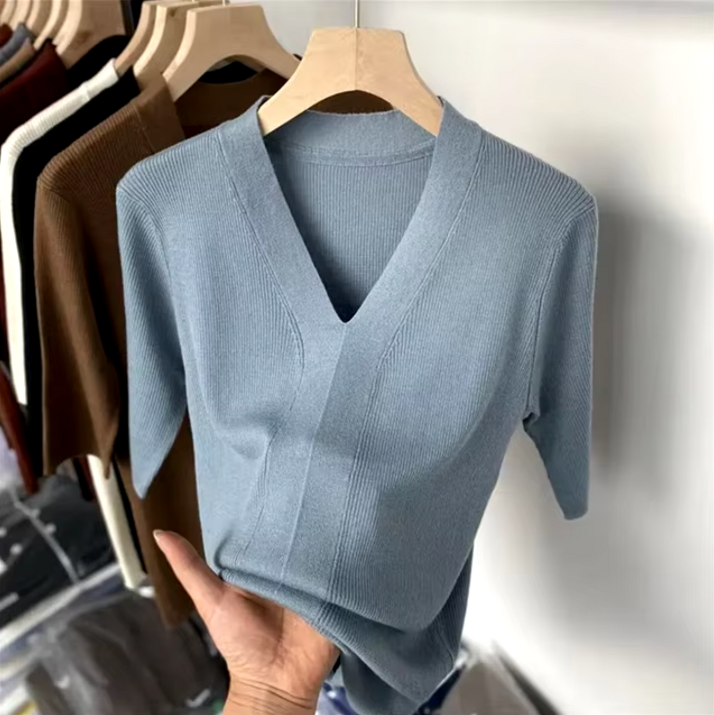 Camisa de punto cuello en V suave