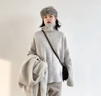 Sudadera cuello alto amplia y cómoda