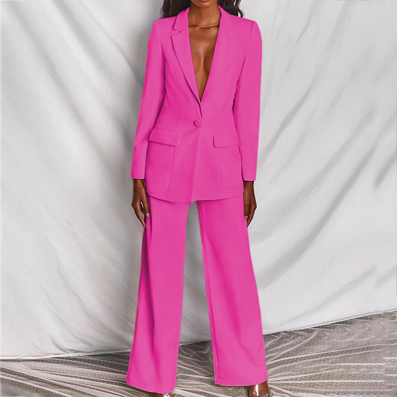 Traje de mujer elegante con chaqueta y pantalón ancho