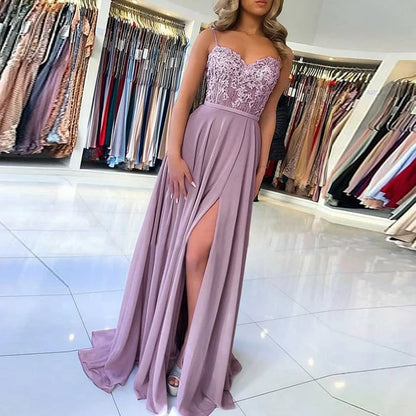 Vestido de Encaje Elegante con Escote Alto - Vestiria