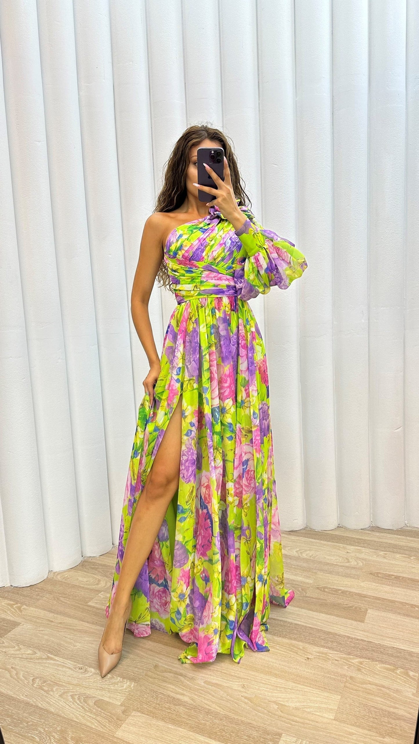 Vestido Largo Floral con Escote Asimétrico