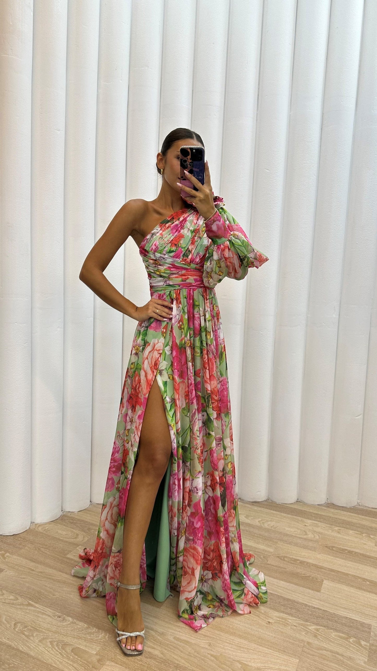 Vestido Largo Floral con Escote Asimétrico