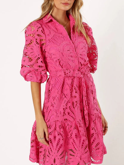 Vestido de Encaje Corto y Elegante con Cinturón