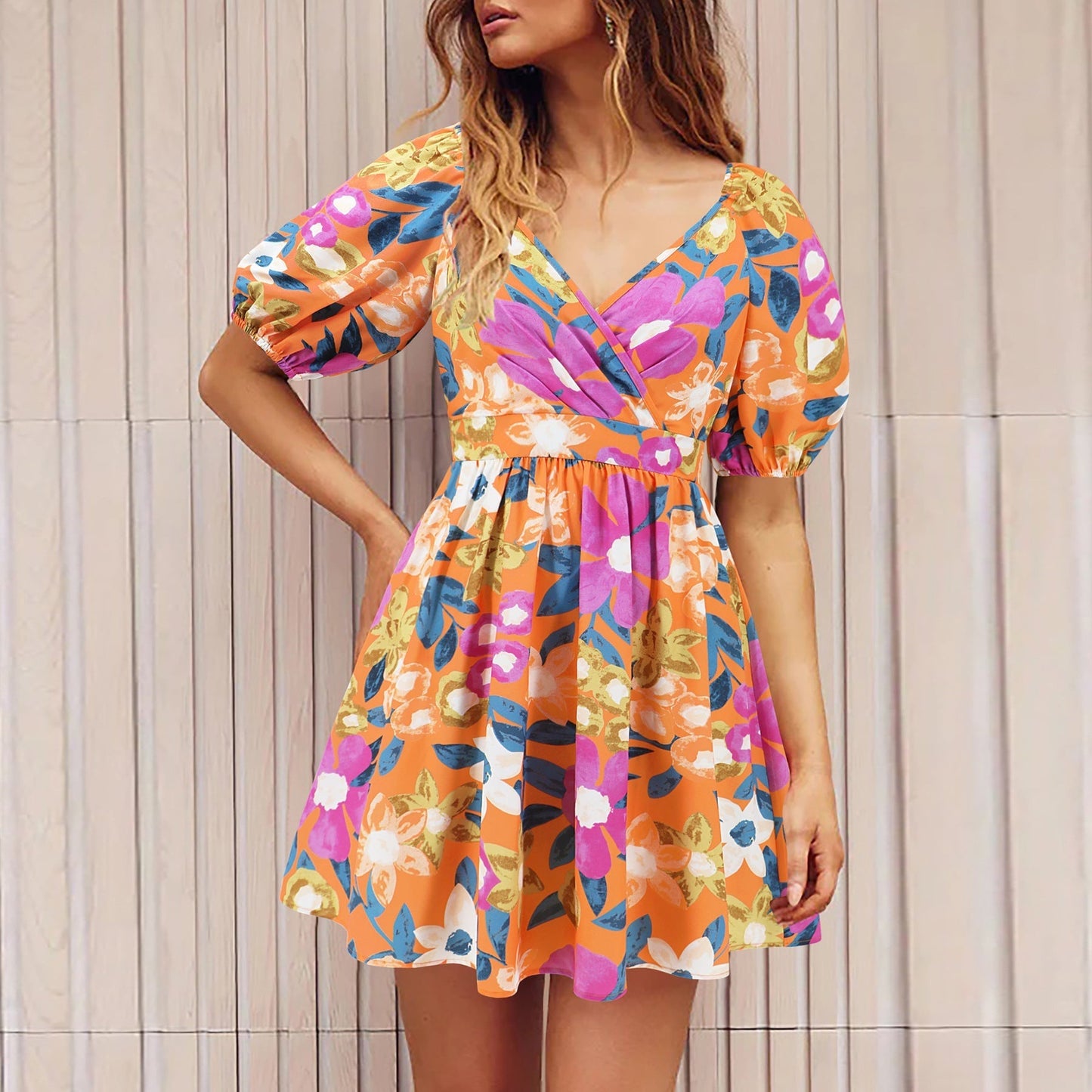 Vestido Florado Escote Pico Elegante - Vestiria