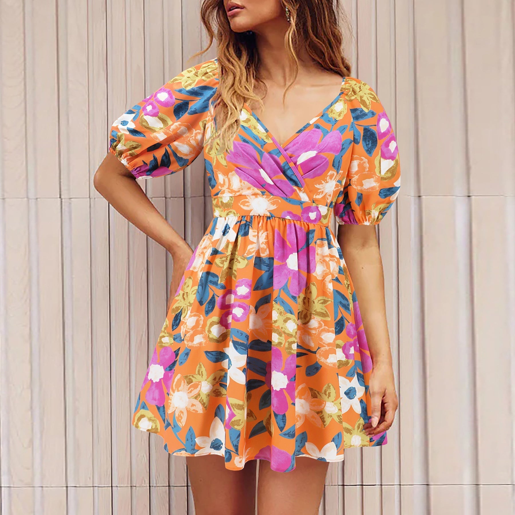 Vestido Florado Escote Pico Elegante - Vestiria