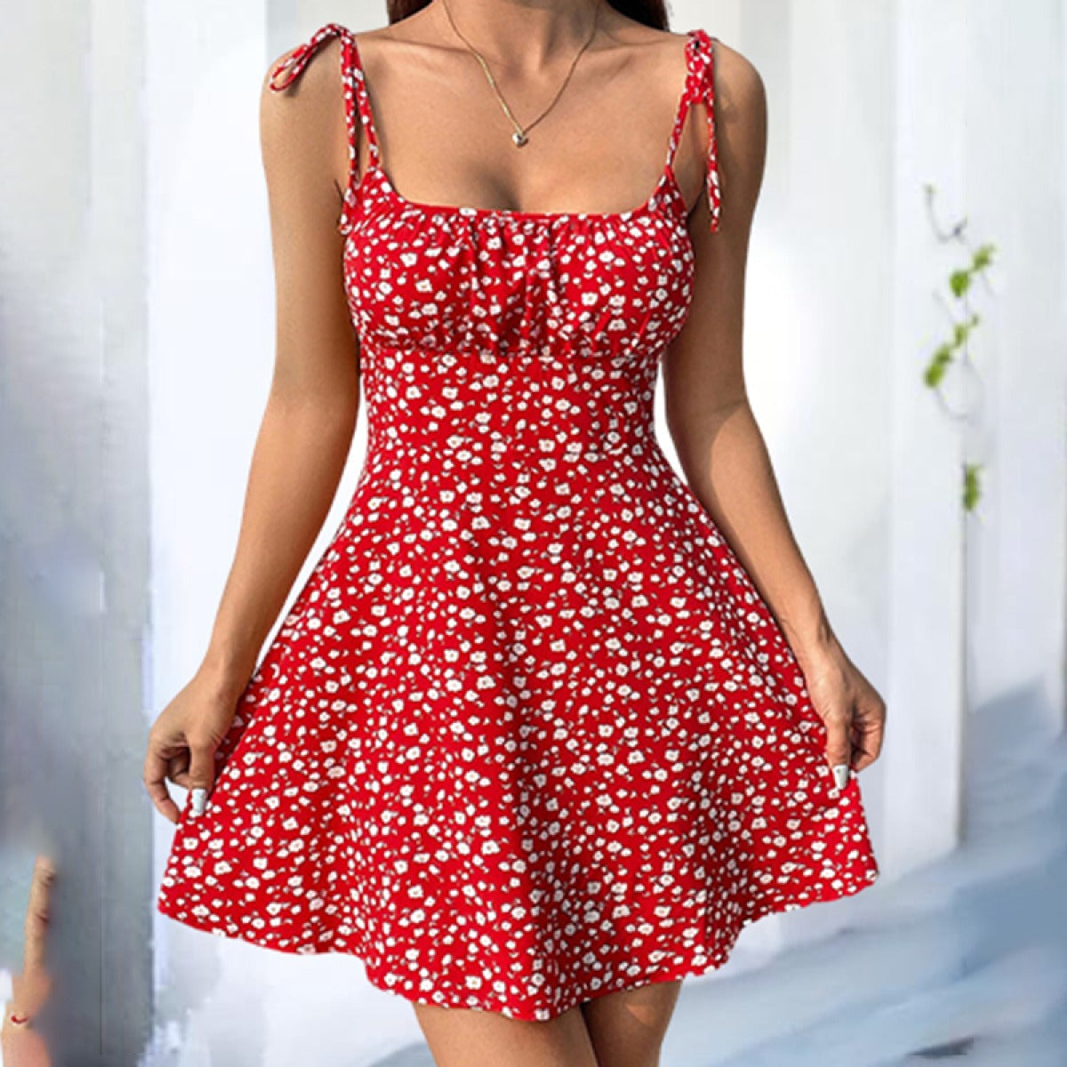 Vestido corto florado con tirantes verano mujer