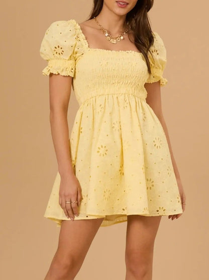 Vestido Corto Festivo con Mangas Voladas