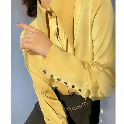 Blusa de raso lisa manga larga elegante