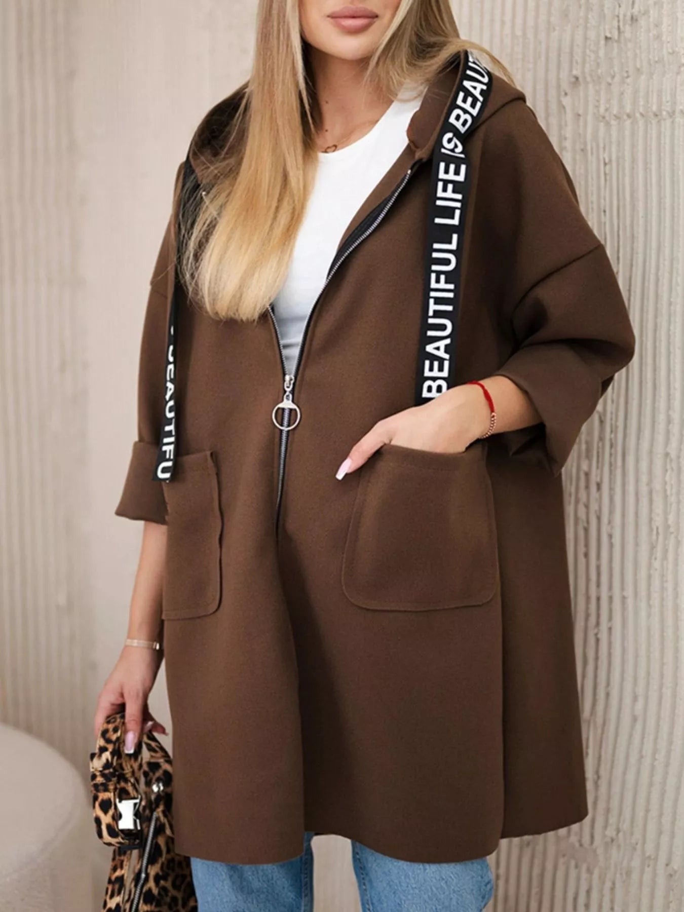 Chaqueta con capucha elegante mujer