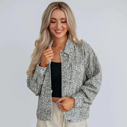Chaqueta vaquera estampada leopardo mujer