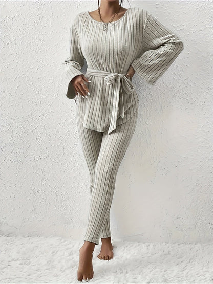Traje de mujer elegante de canalé