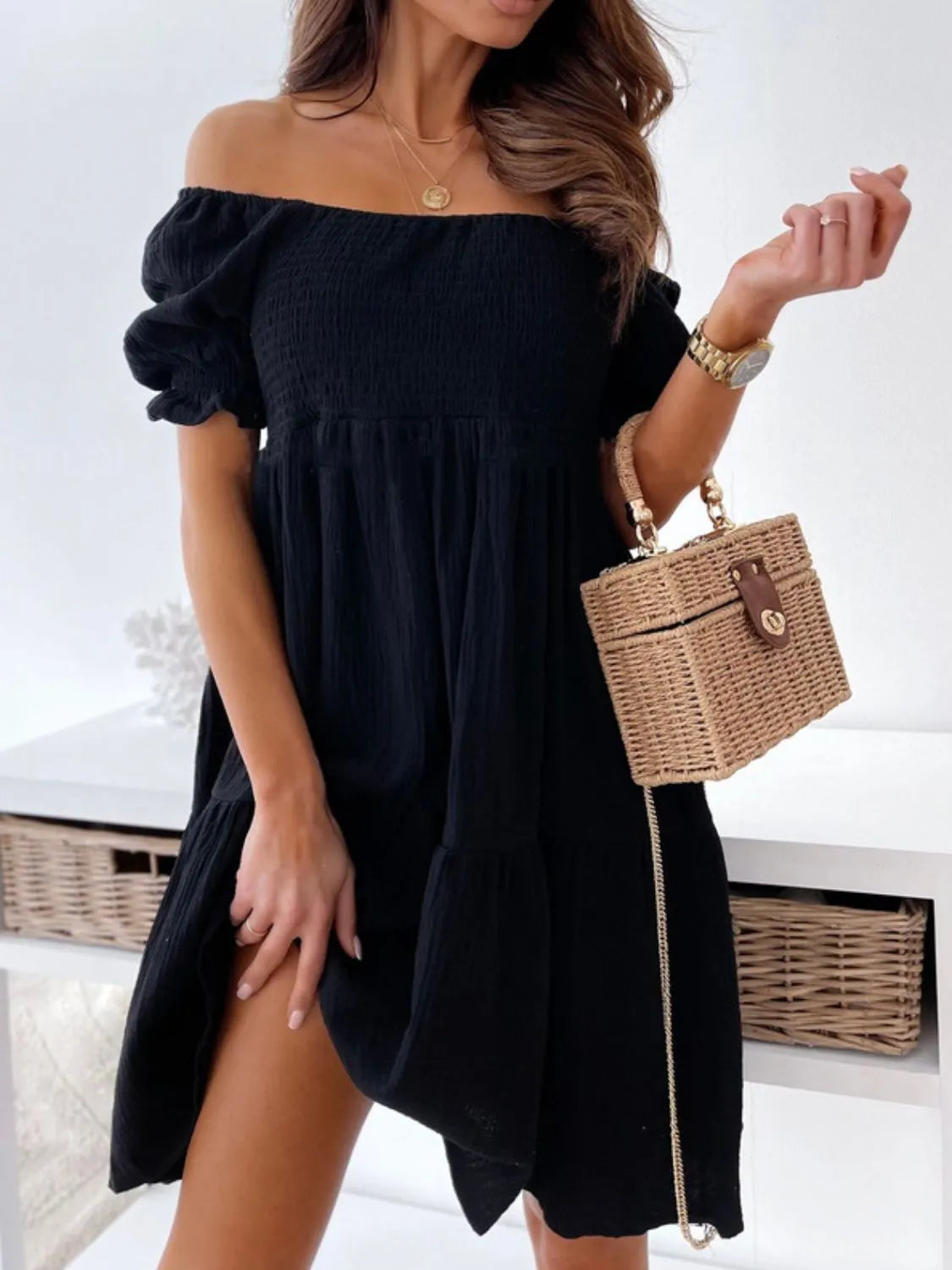 Vestido Corto Elegante Escote Redondo - Vestiria