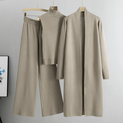 Traje de punto abrigo, pantalón y gorro - Vestiria