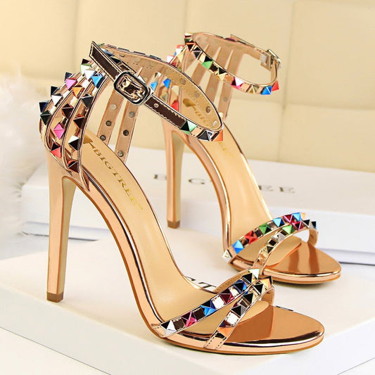 Sandalias Tacón Mujer Románticas con Detalles Metálicos - Vestiria