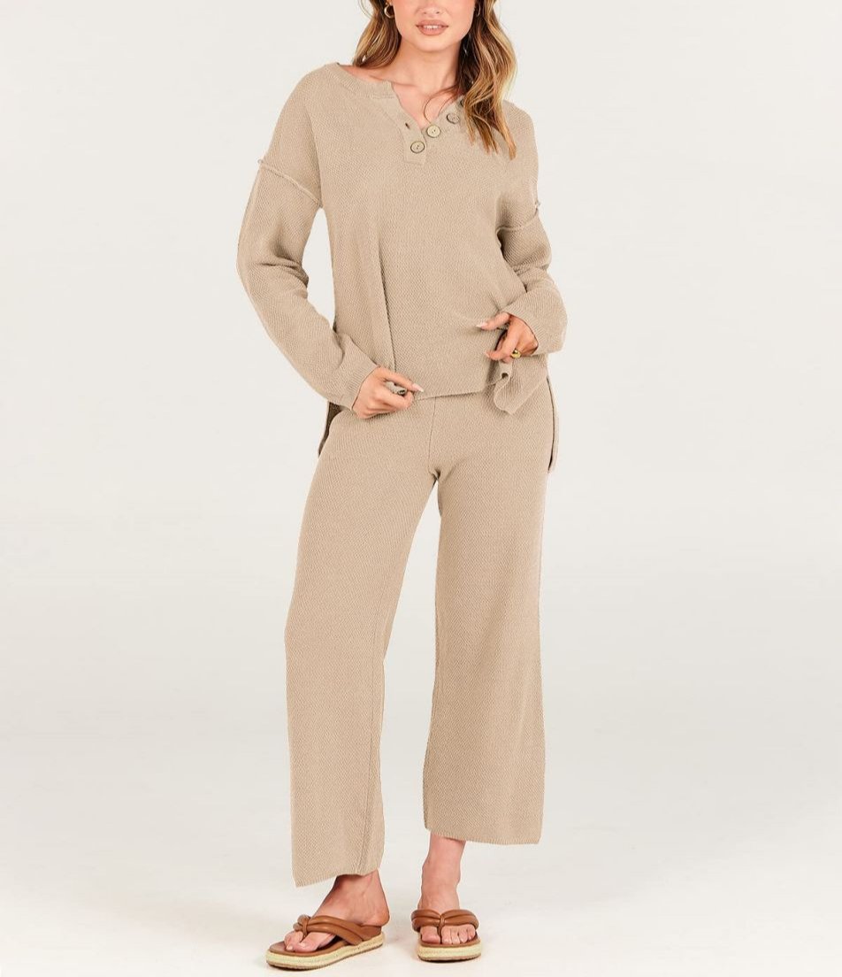 Pantalón y Jersey de Punto Cuello Alto Elegante