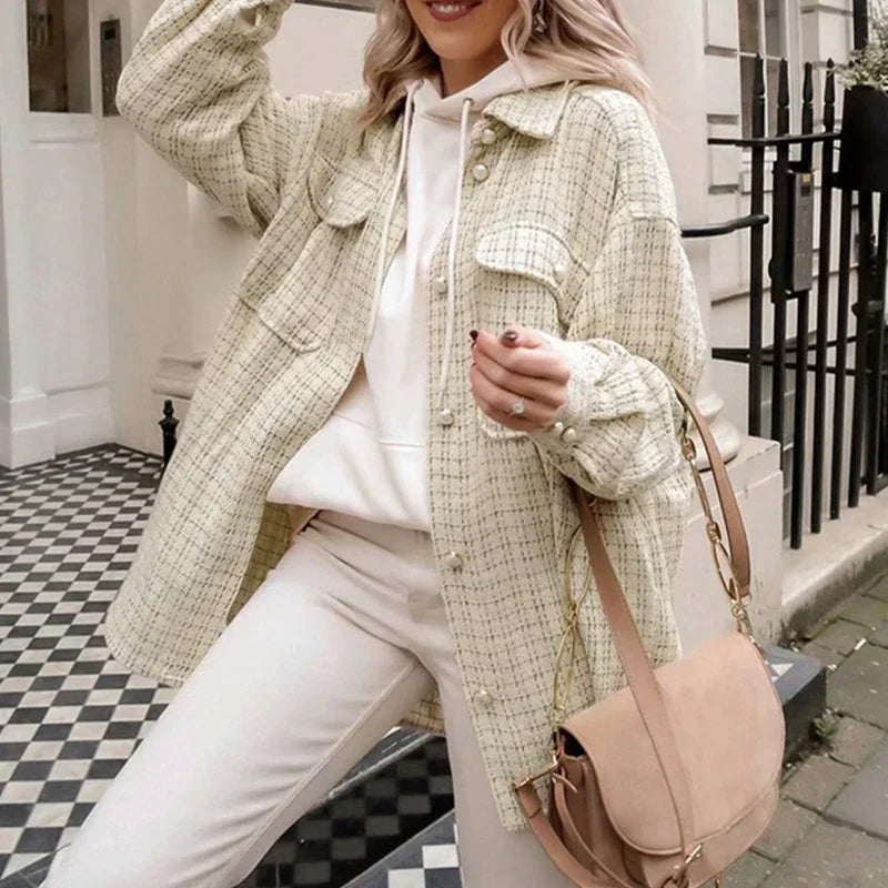 Abrigo Mujer Elegante con Botones de Perlas - Vestiria
