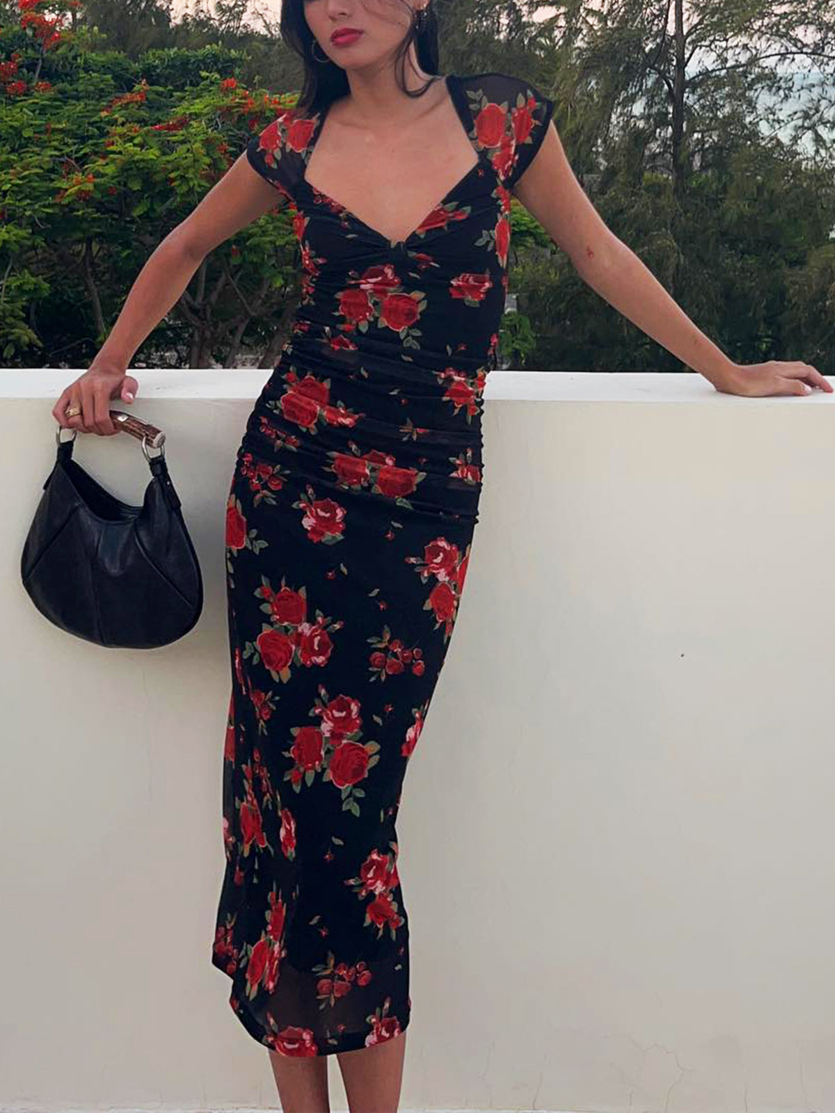 Vestido Midi Floral Elegante - Vestiria