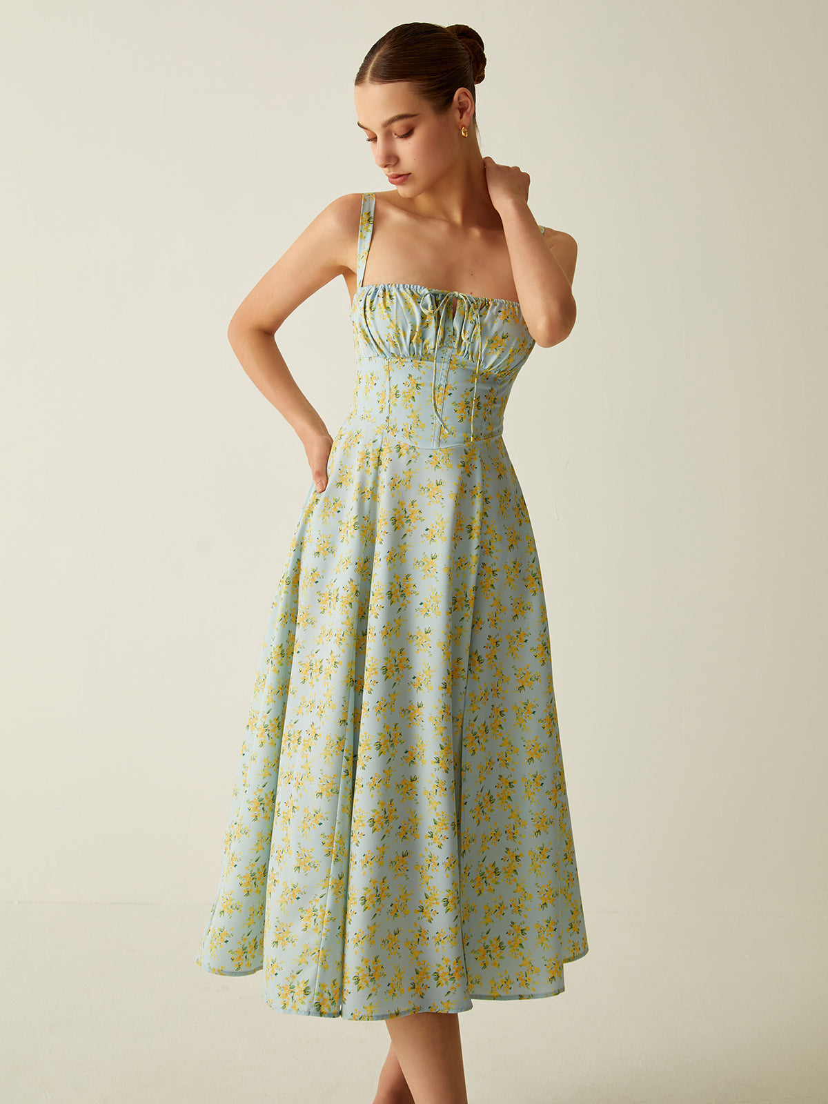 Vestido Midi Floral con Lazo y Escote - Vestiria