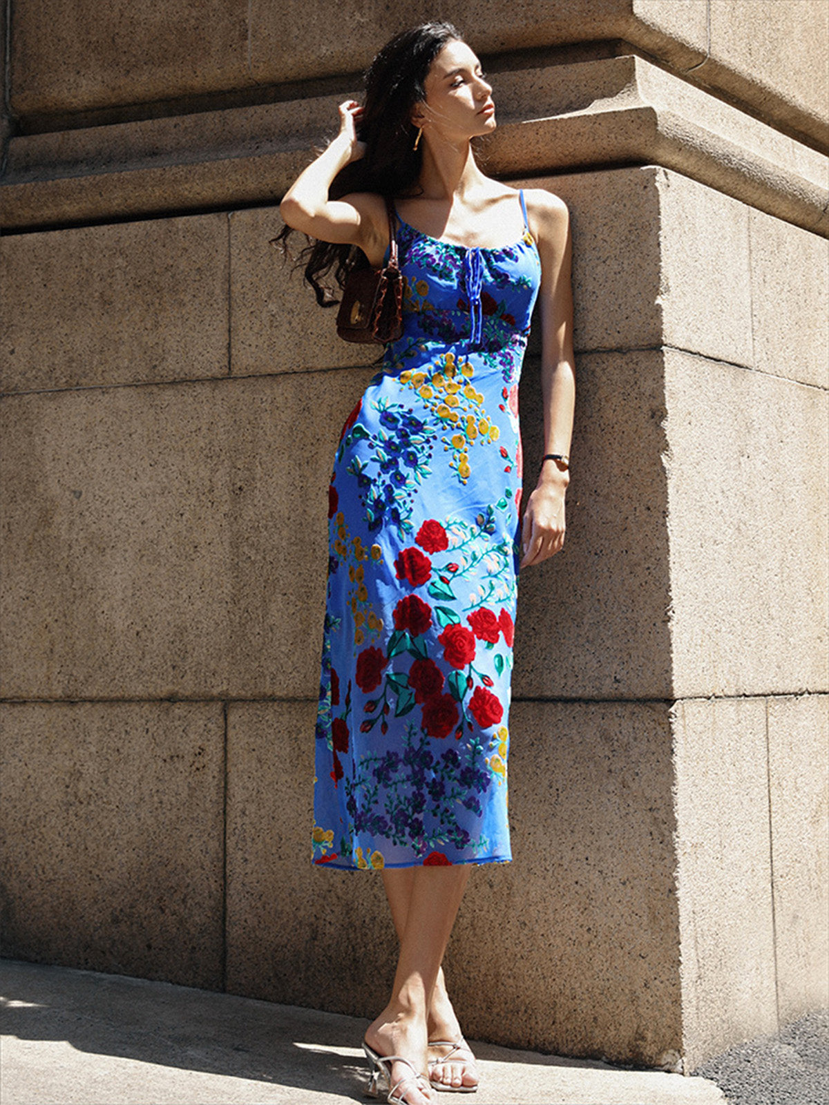 Vestido Midi Floral con Espalda Abierta - Vestiria