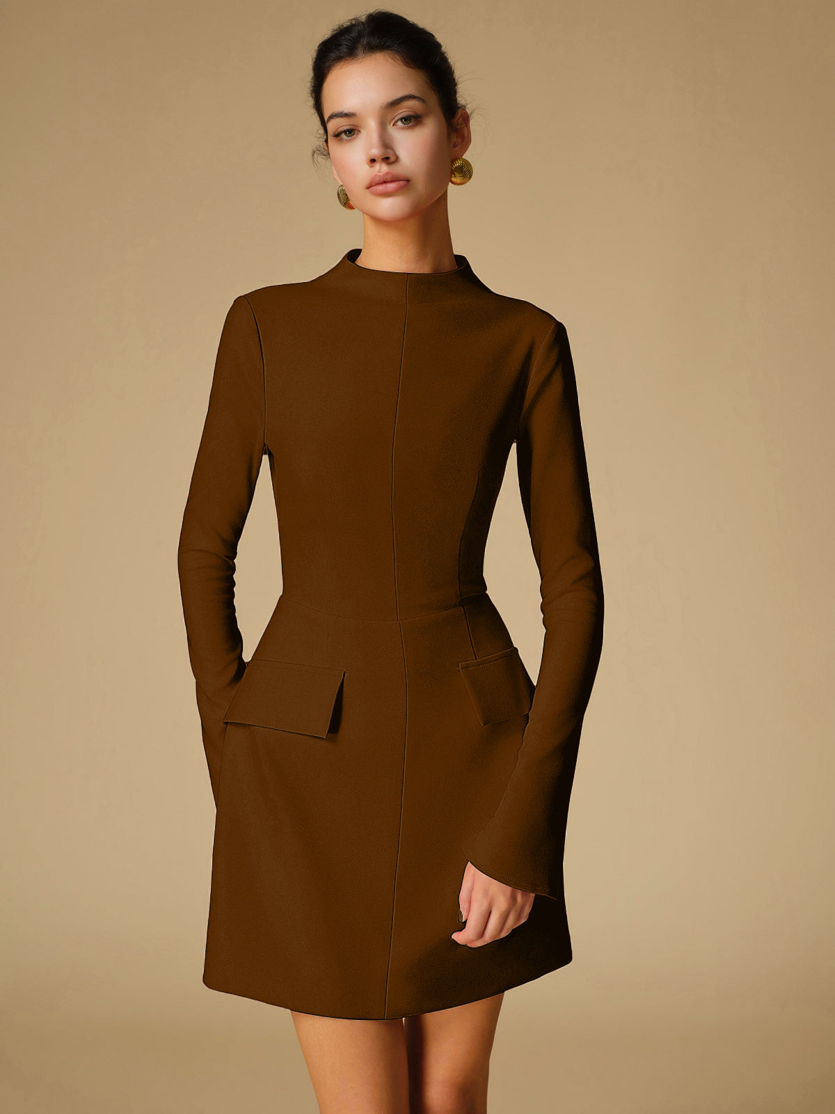 Vestido sencillo cuello alto elegante