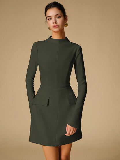 Vestido sencillo cuello alto elegante