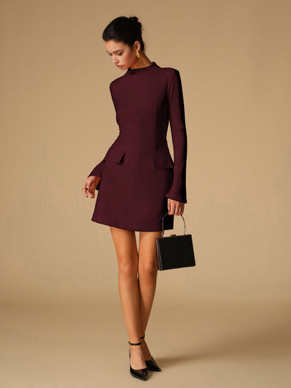 Vestido sencillo cuello alto elegante