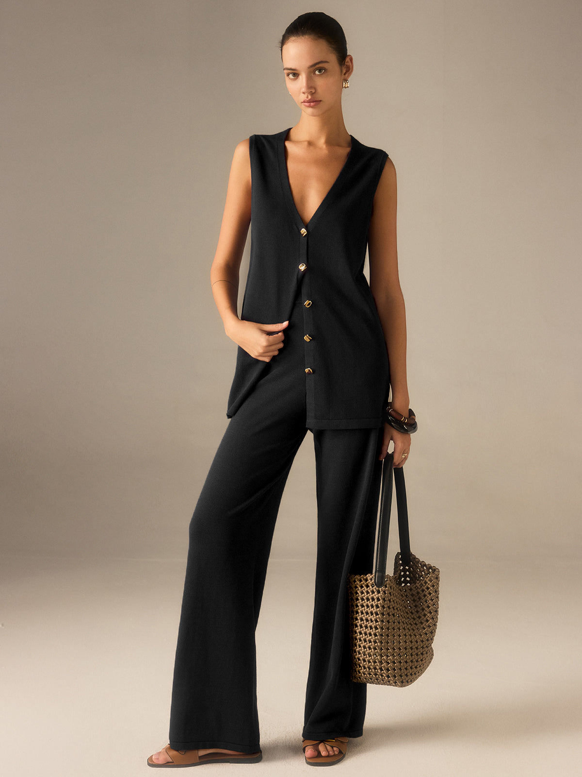 Chaleco y pantalones anchos elegantes