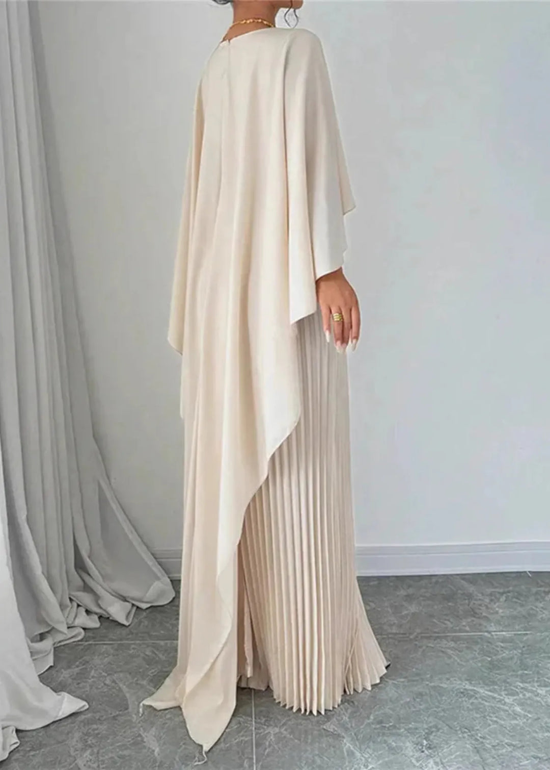 Vestido Largo Elegante con Capa Plisada Mujer