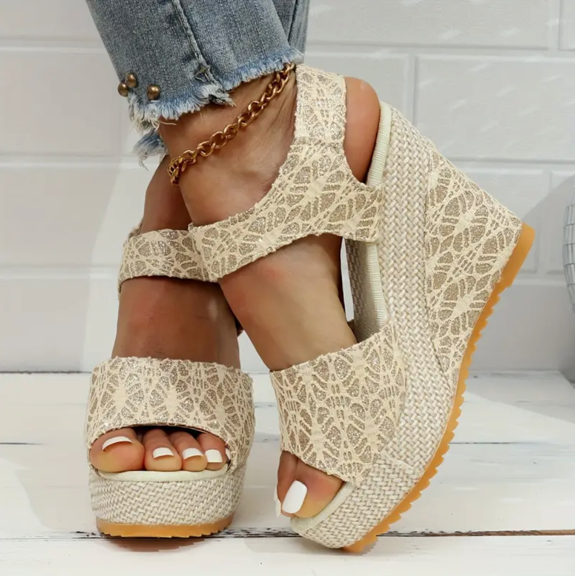Sandalias de Cuña Clásicas y Elegantes