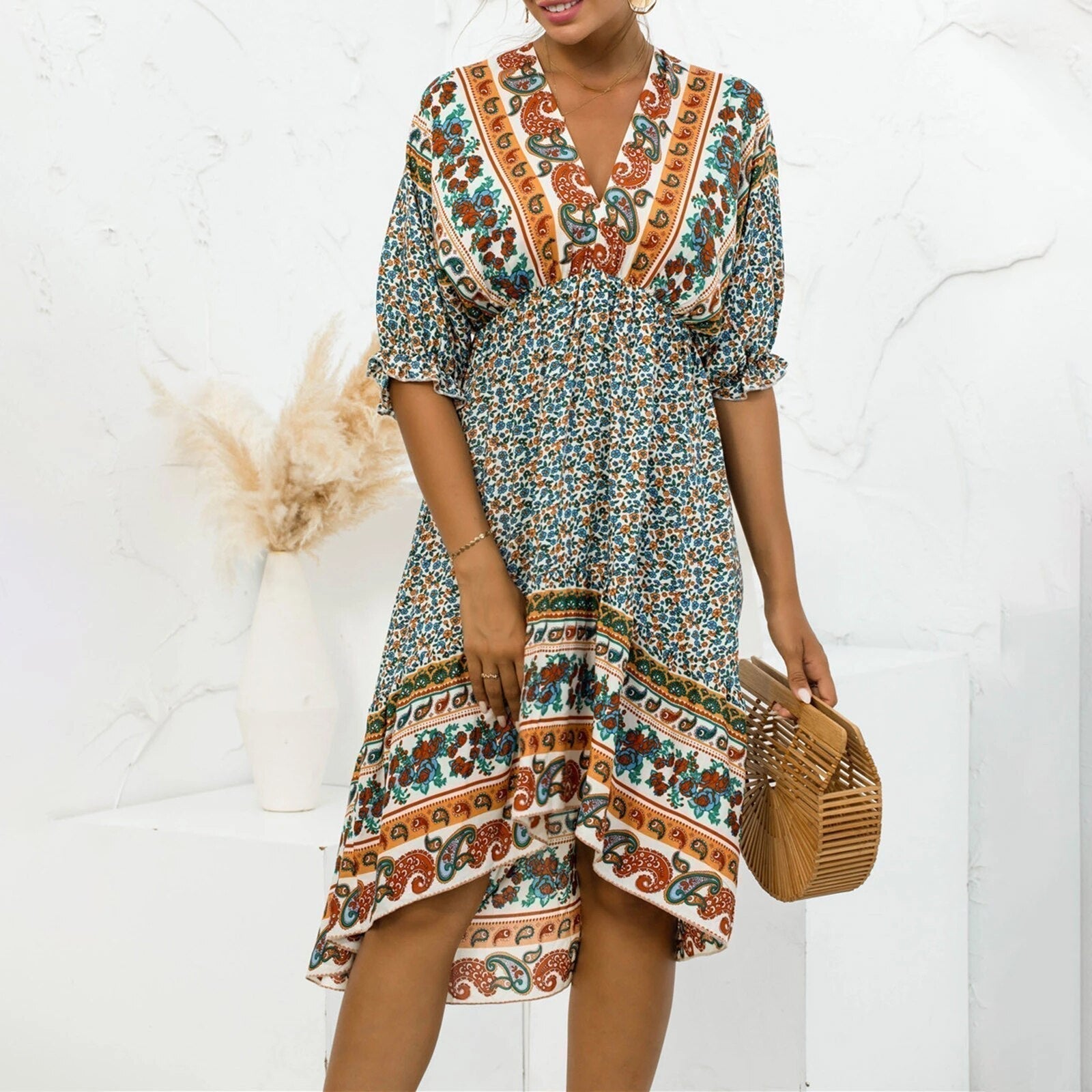 Vestido Floral Midi Elegante con Escote en V - Vestiria