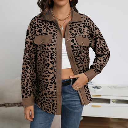 Chaquetilla ajustada leopardo elegante