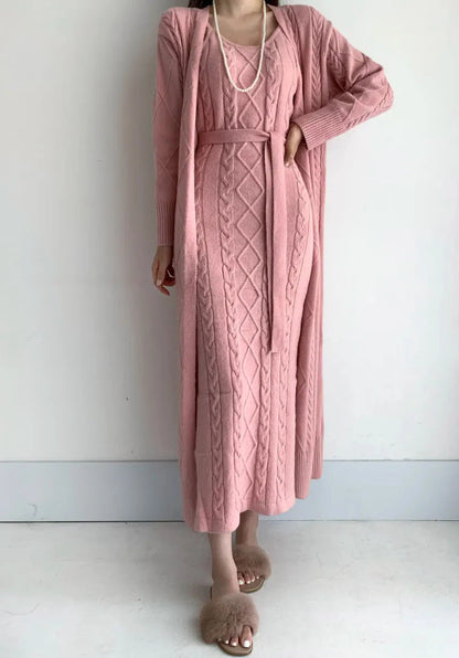 Vestido Largo y Chaqueta de Punto Elegante