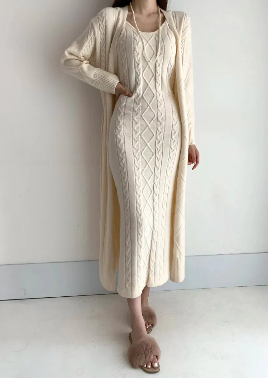 Vestido Largo y Chaqueta de Punto Elegante