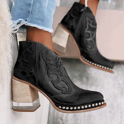 Botas Piel Elegantes con Detalles Artísticos