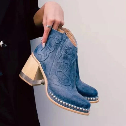 Botas Piel Elegantes con Detalles Artísticos