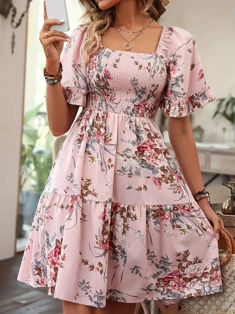 Vestido Florado Corto con Mangas Rizadas - Vestiria
