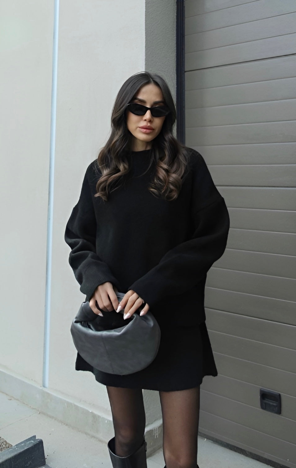Conjunto Mujer Minifalda y Sudadera Grande
