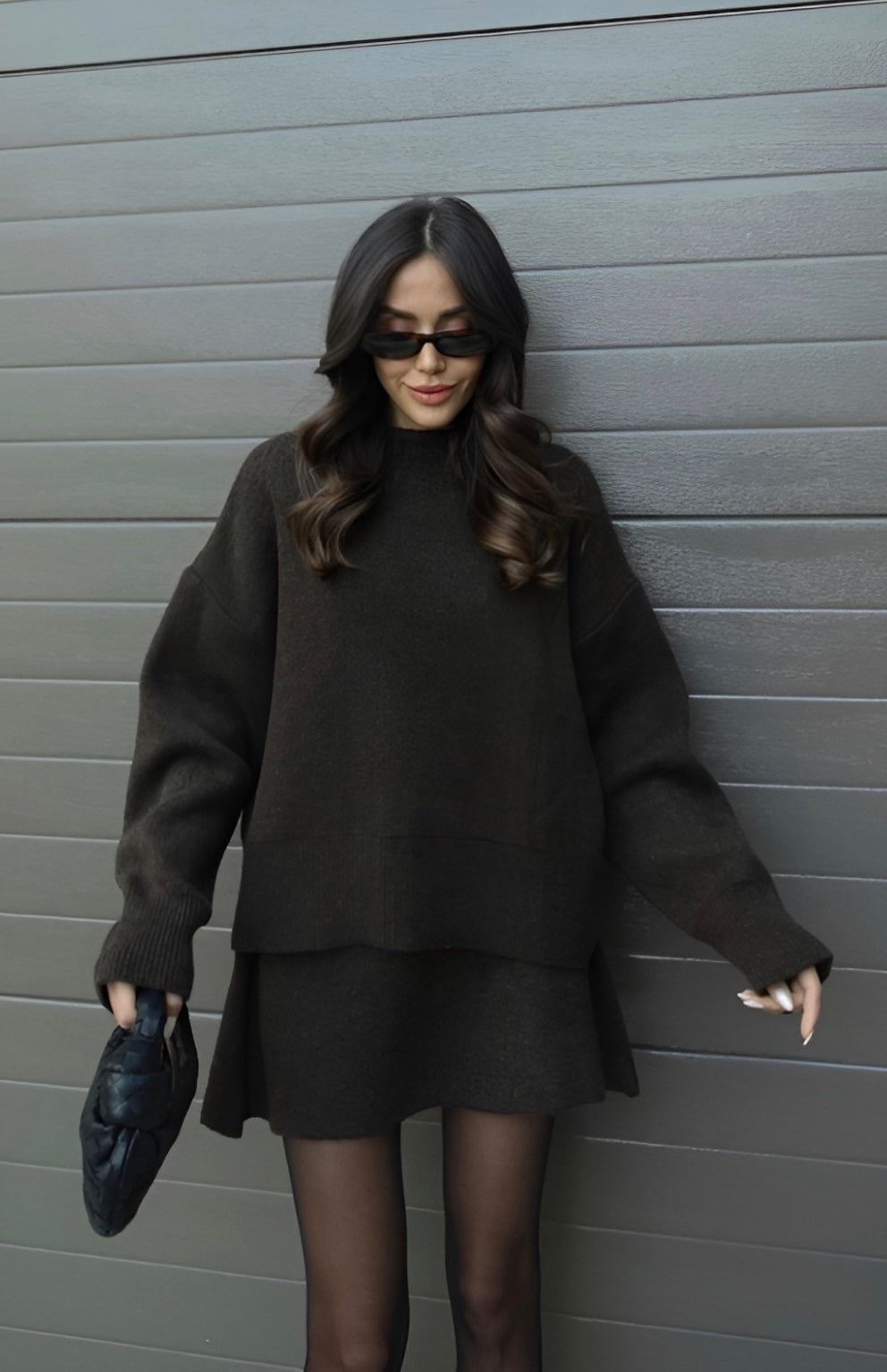 Conjunto Mujer Minifalda y Sudadera Grande